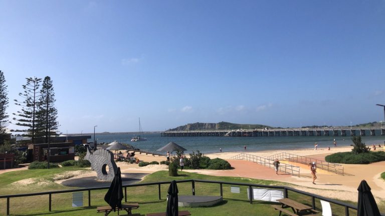 Picture of the lawn, beach and the Jetty at Coffs Harbour