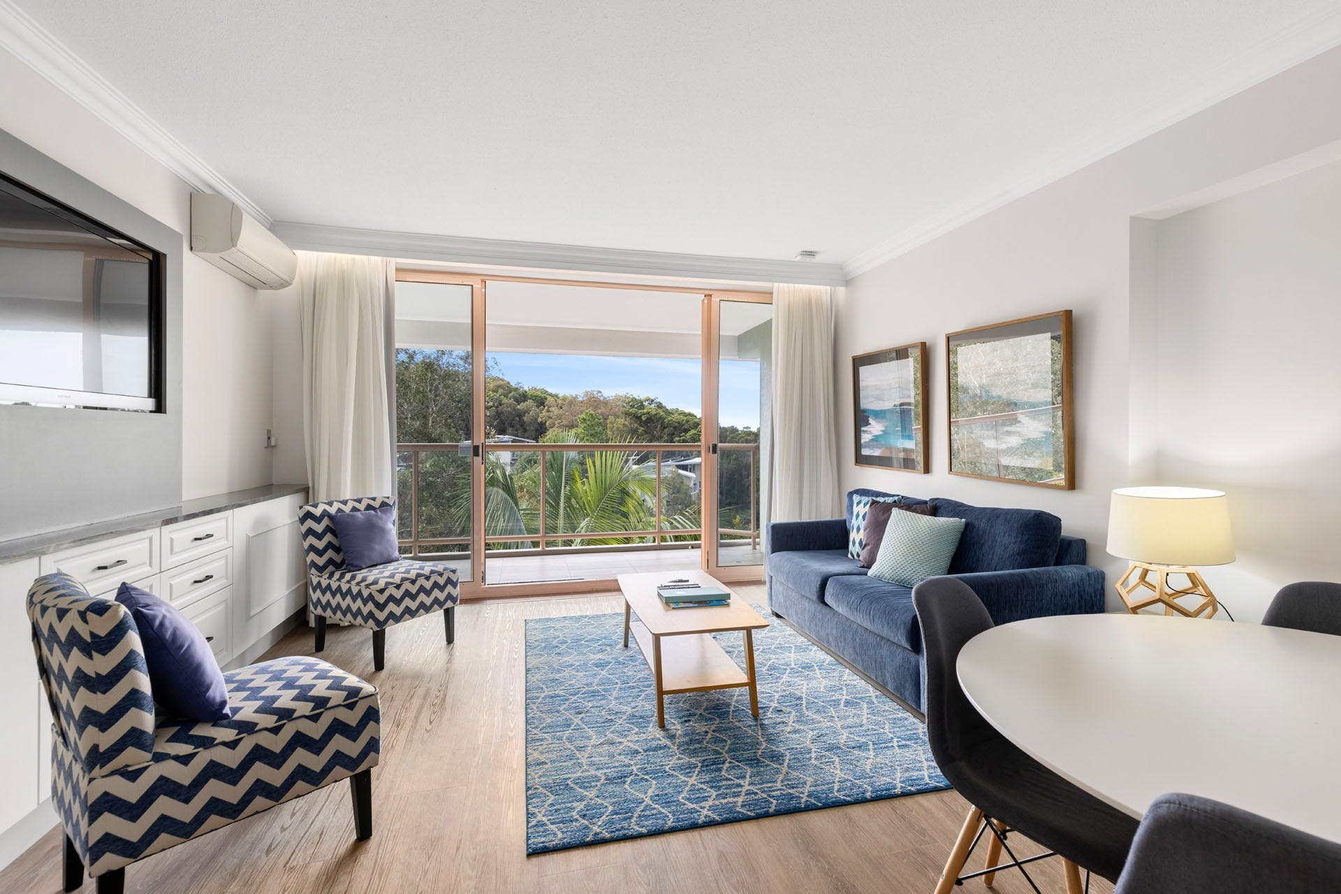 Deluxe One Bedroom Apartment