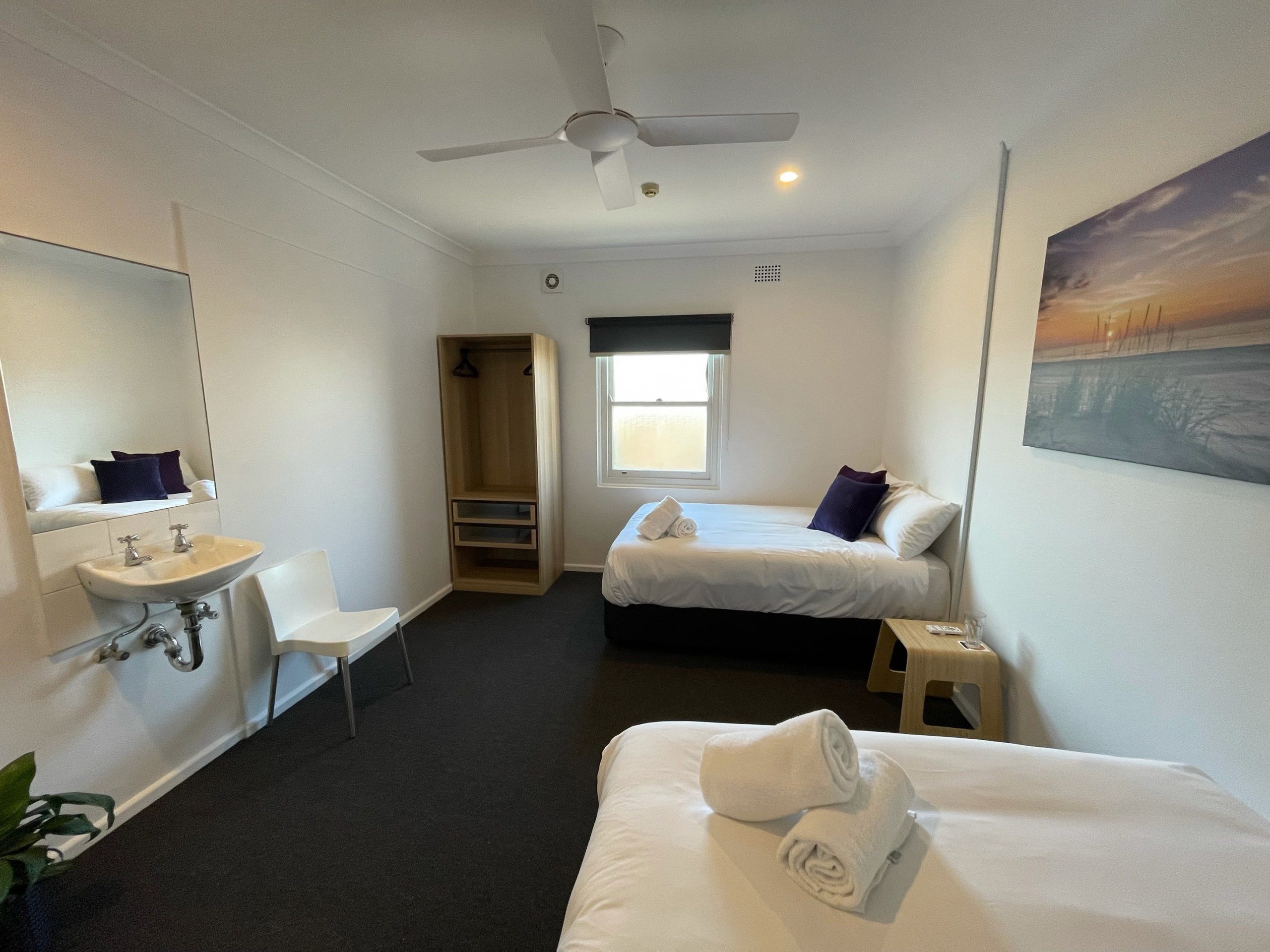 Plantation Hotel Coffs Harbour - Twin Double room with shared bathroom