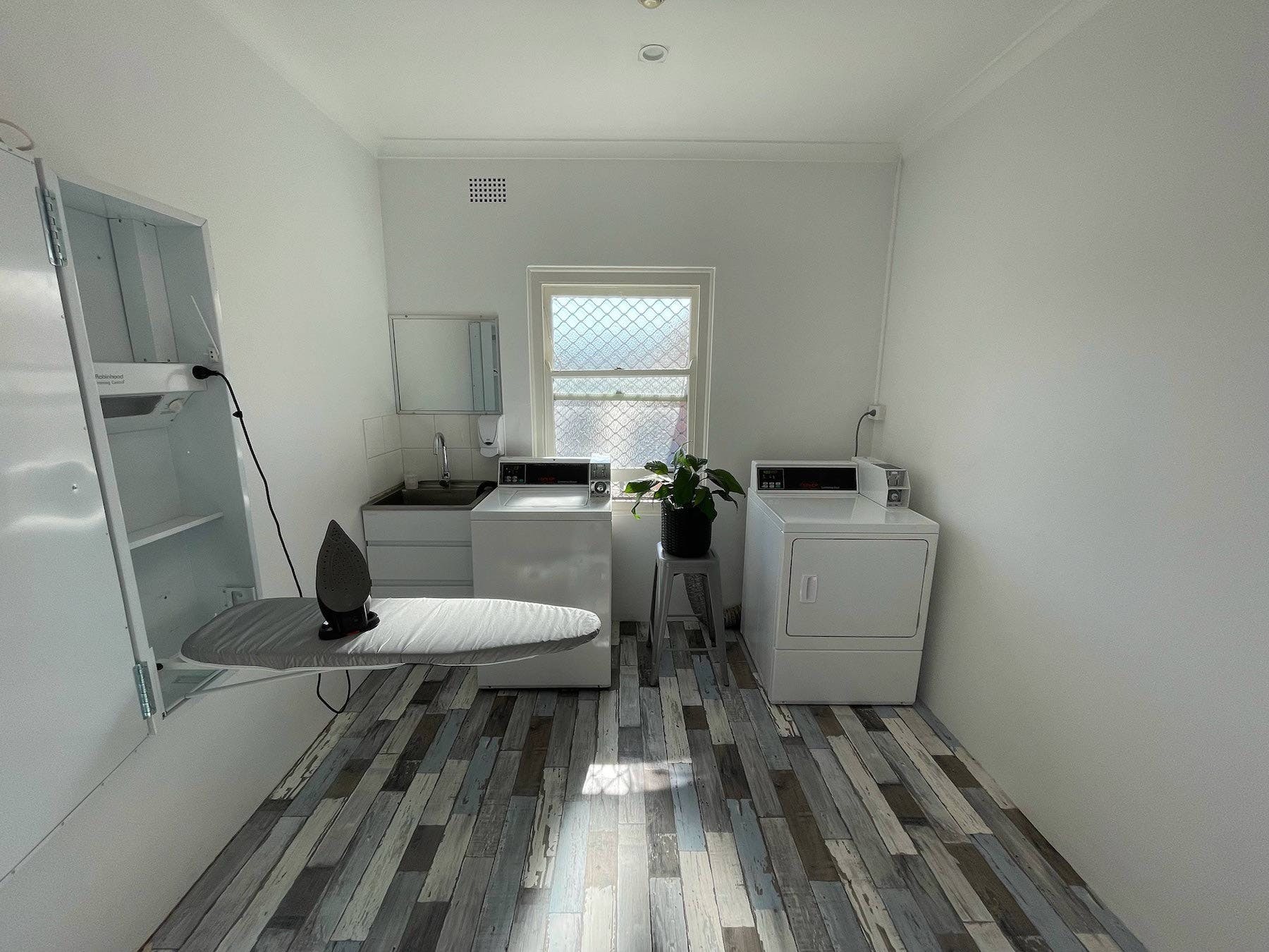 Plantation Hotel Coffs Harbour - Communal laundry