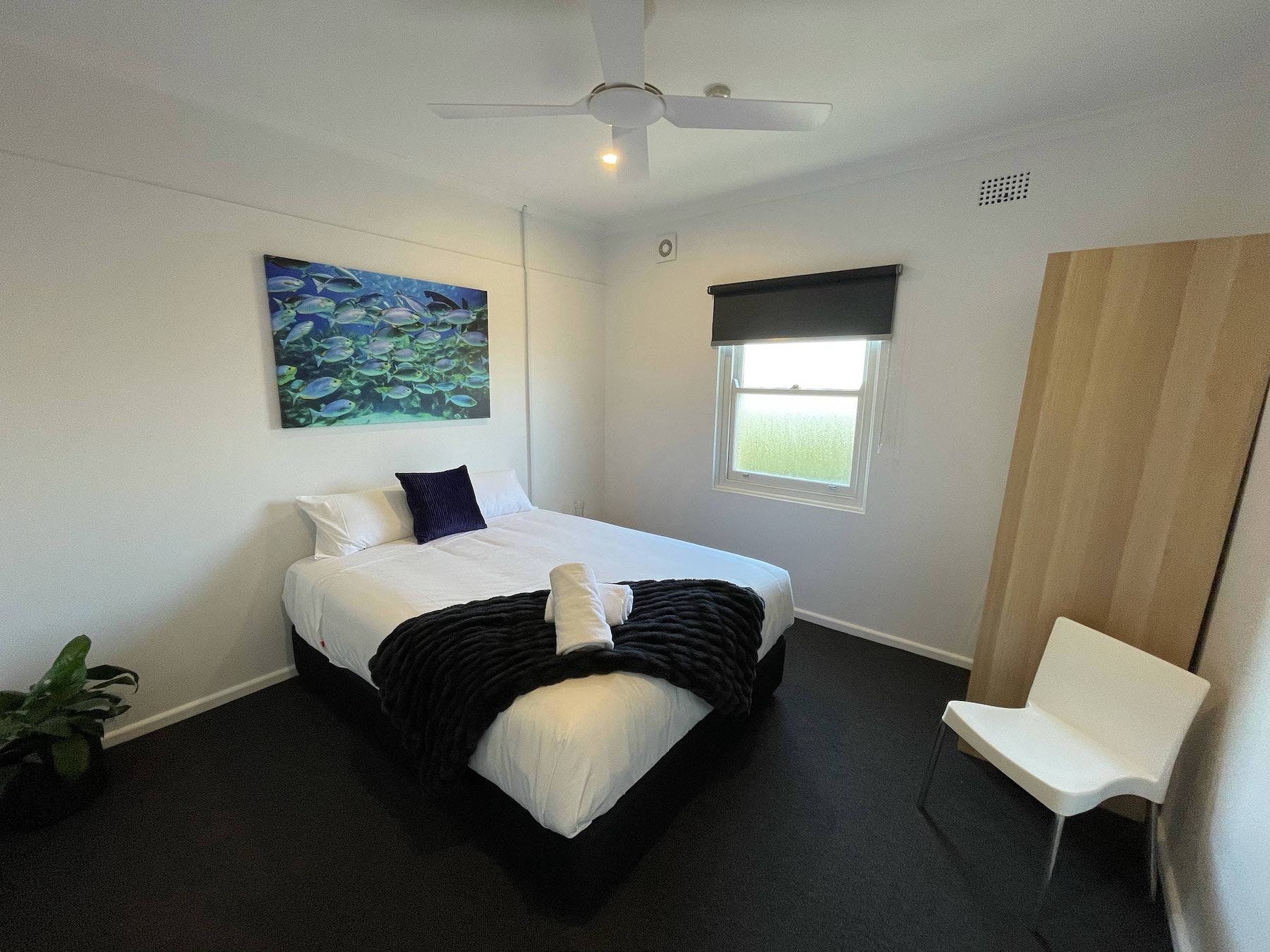 Plantation Hotel Coffs Harbour - Queen Room with shared bathroom