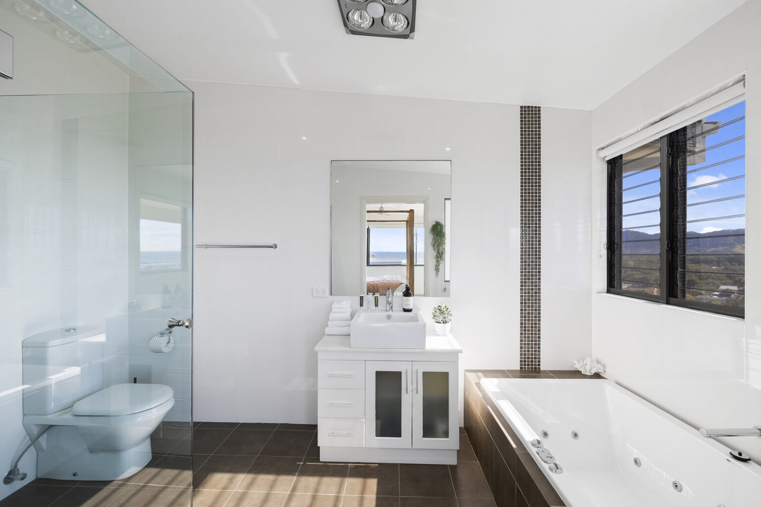 Coffs Coast Accommodation Vista Isola Bathroom