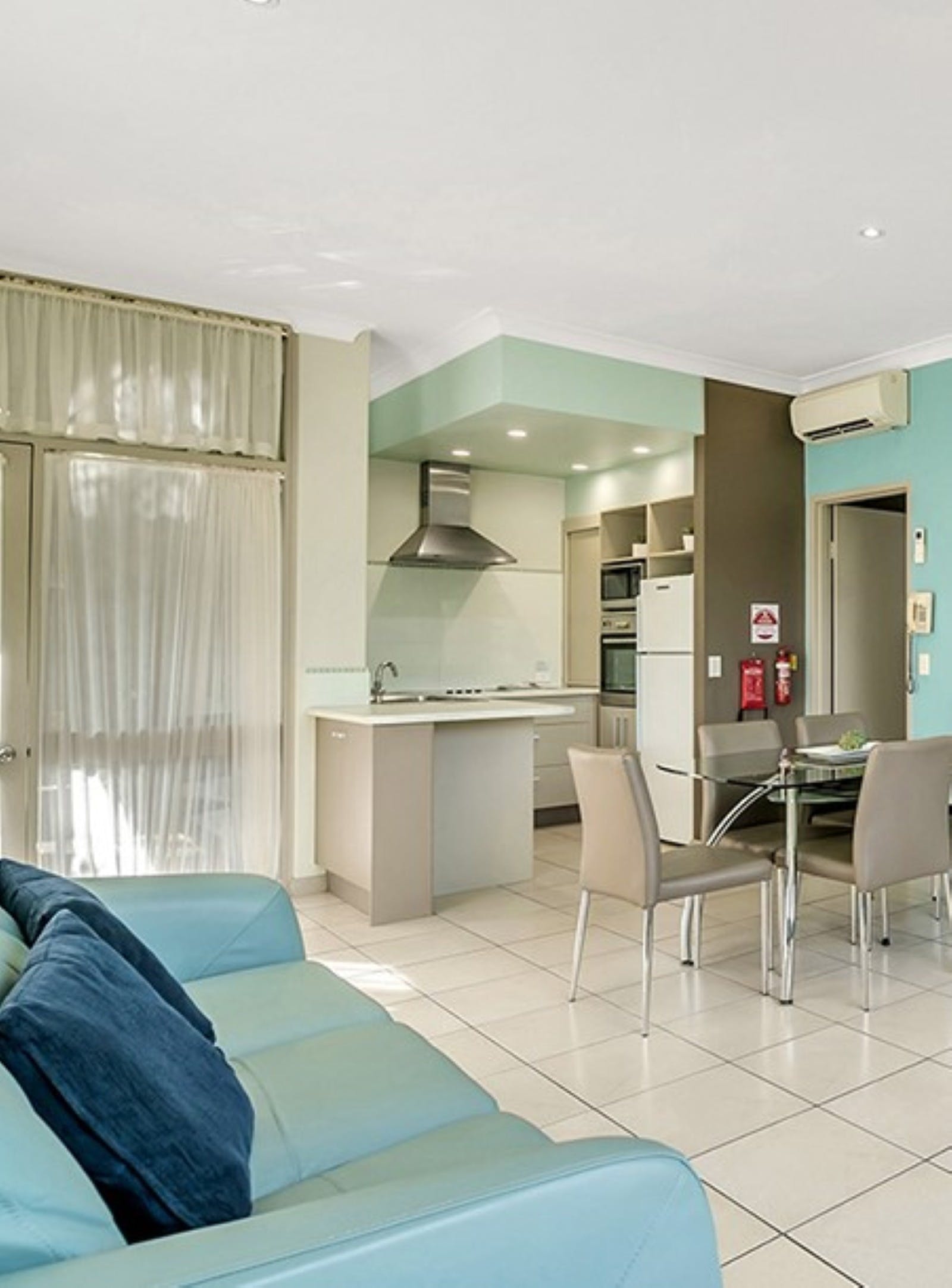 Lounge, dining & kitchen area