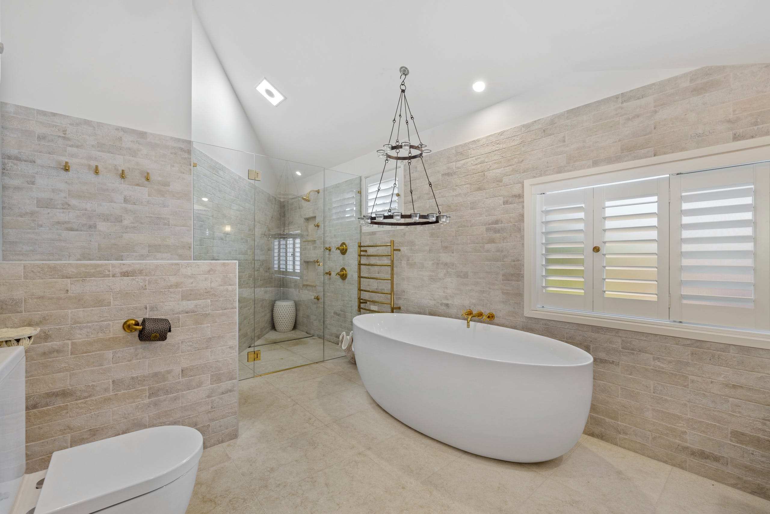 Barellen Beach House Main Bath