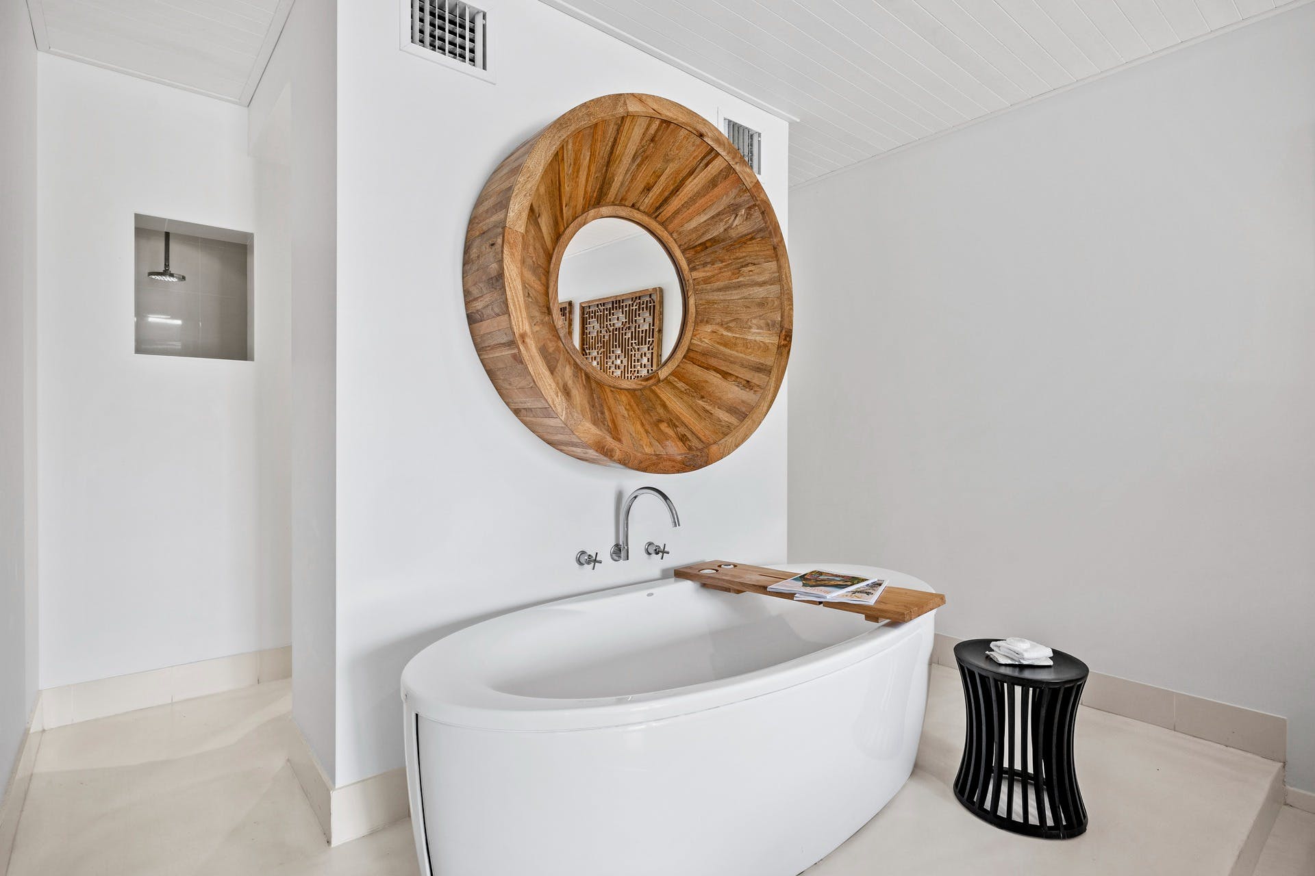 Main bedroom ensuite bath