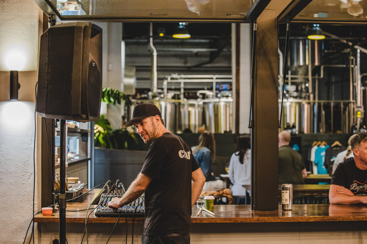 Live DJ At King Tide