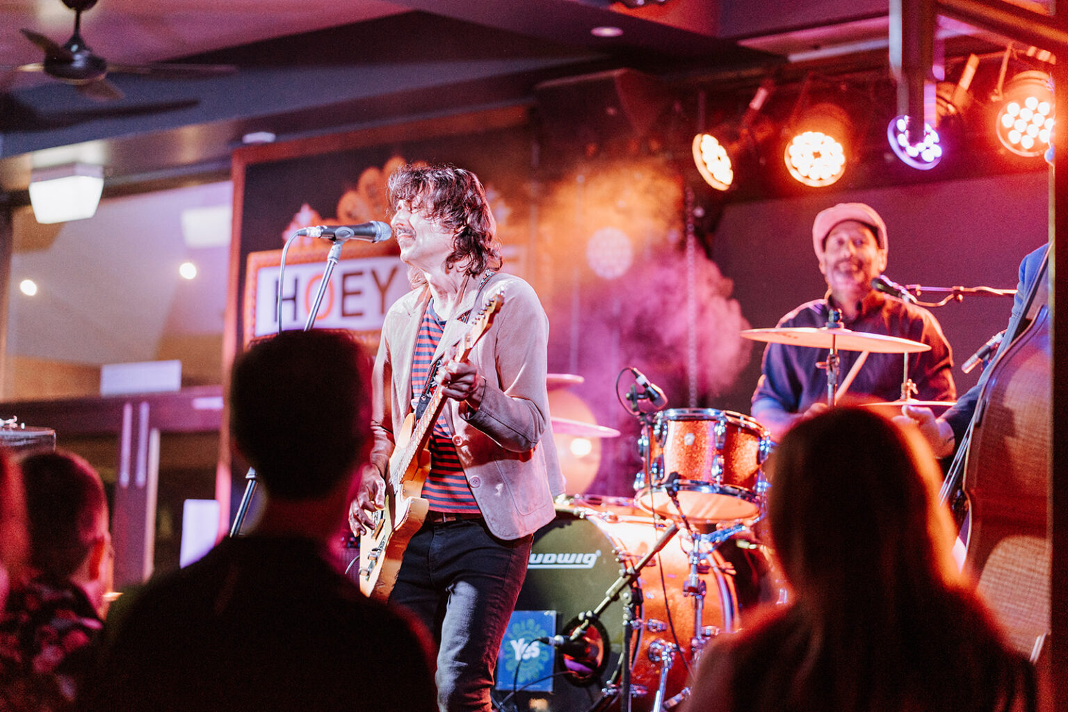 Live music at the Hoey Moey
