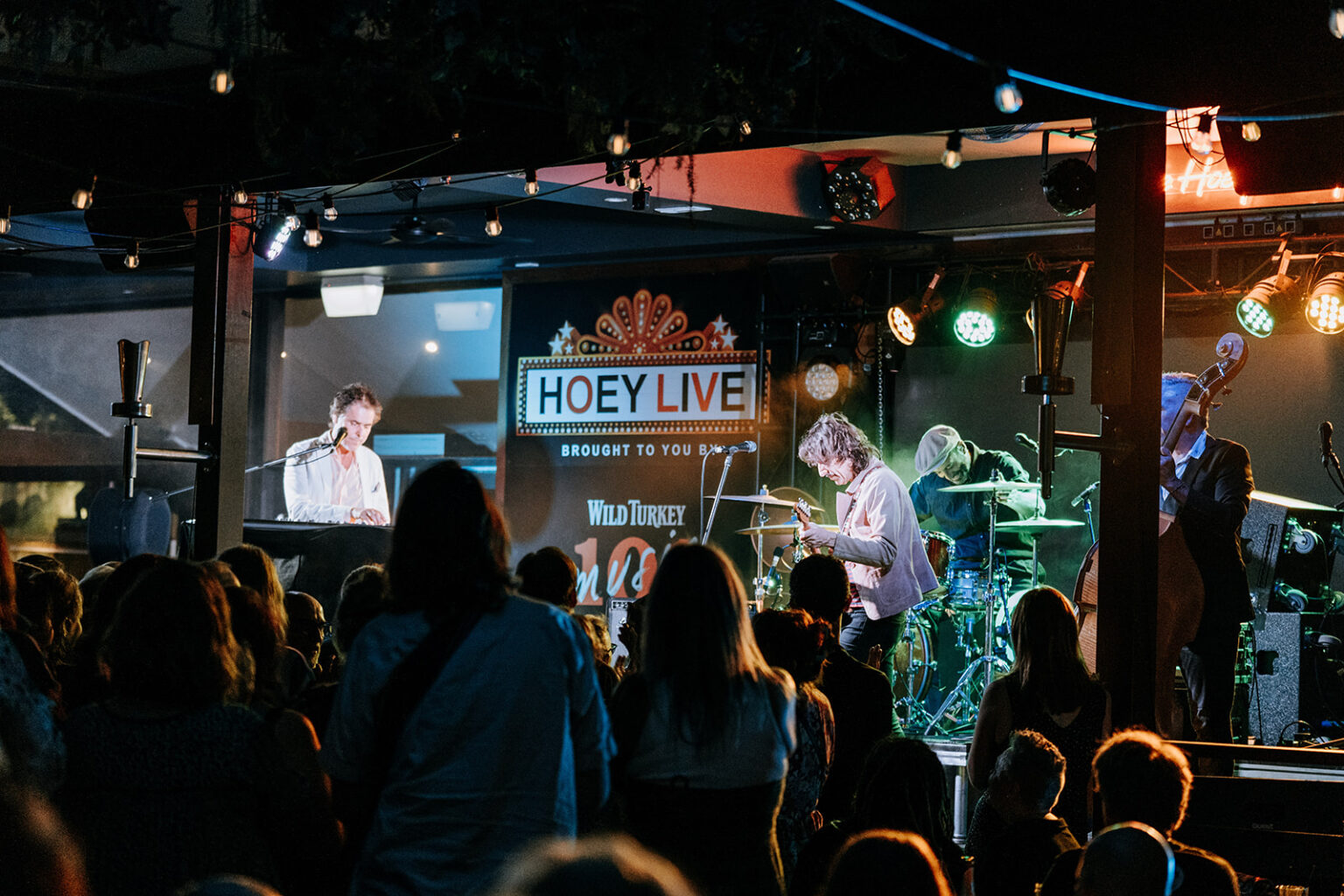 Live music at the Hoey Moey