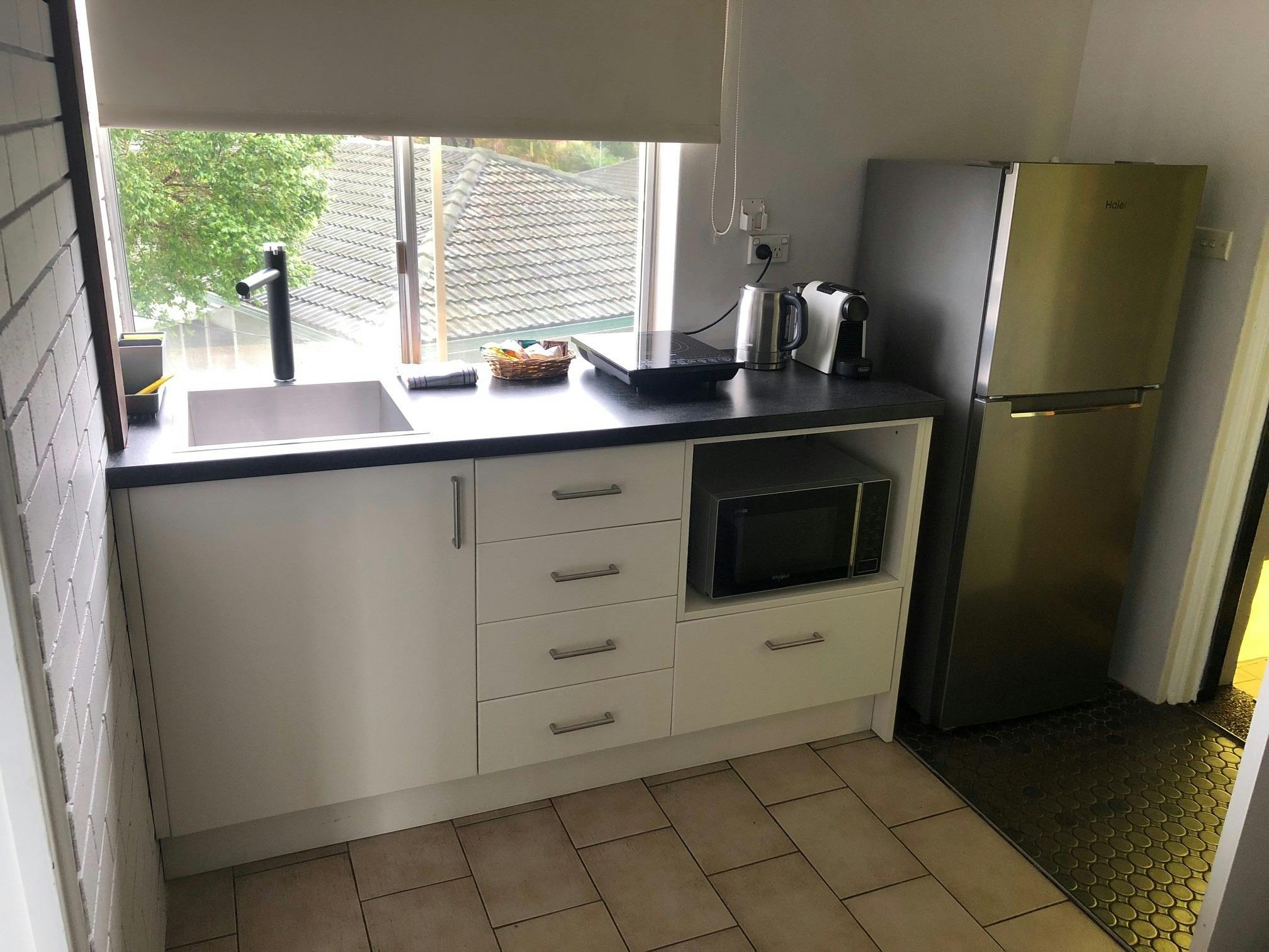 Kitchenette (Business Suite only)