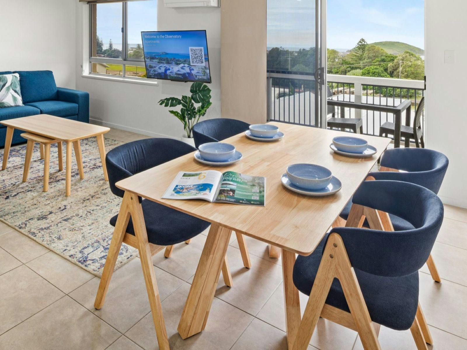 Observatory Apartments - Dining Room with View